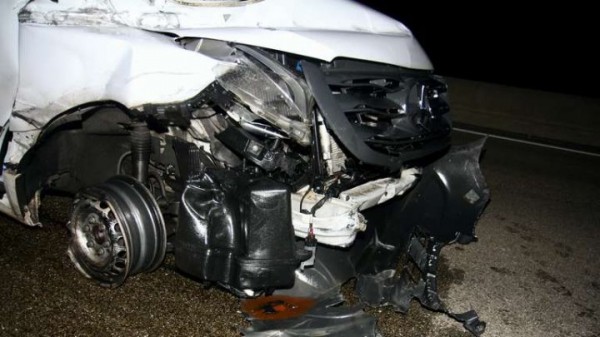 На немецком автобане в топливный бак фуры белоруса врезался микроавтобус. 300 литров дизеля вылилось на трассу