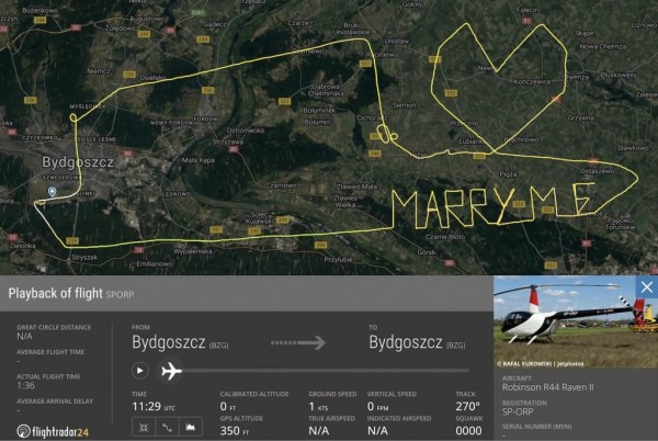 Парень в Польше устроил незабываемое предложение, впечатлив свою возлюбленную креативным способом