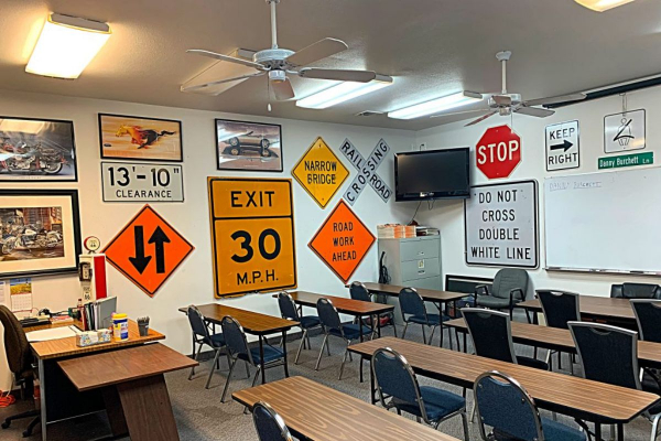 Несколько часов практики и отсутствие теории: как сдают на права в разных странах