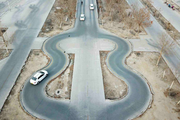 Несколько часов практики и отсутствие теории: как сдают на права в разных странах