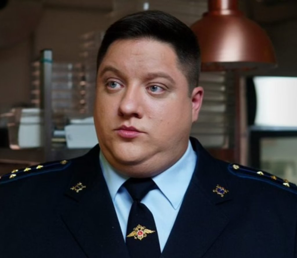 Умер актер Роман Попов. Он сыграл Мухича в сериале «Полицейский с Рублёвки»